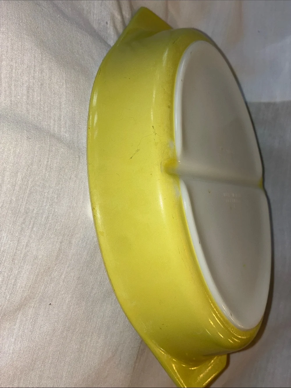 Vintage Yellow 1 1/2 Quart Divided Pyrex.